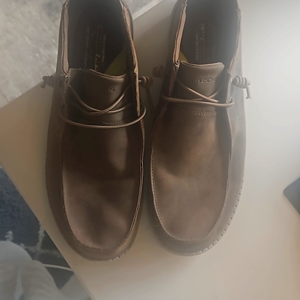 Mens Sketchers, Size 13